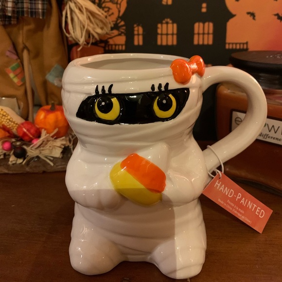 🖤New Halloween Mummy Girl Holding Candy Corn Hand Painted Ceramic Mug🎃 - Picture 7 of 7
